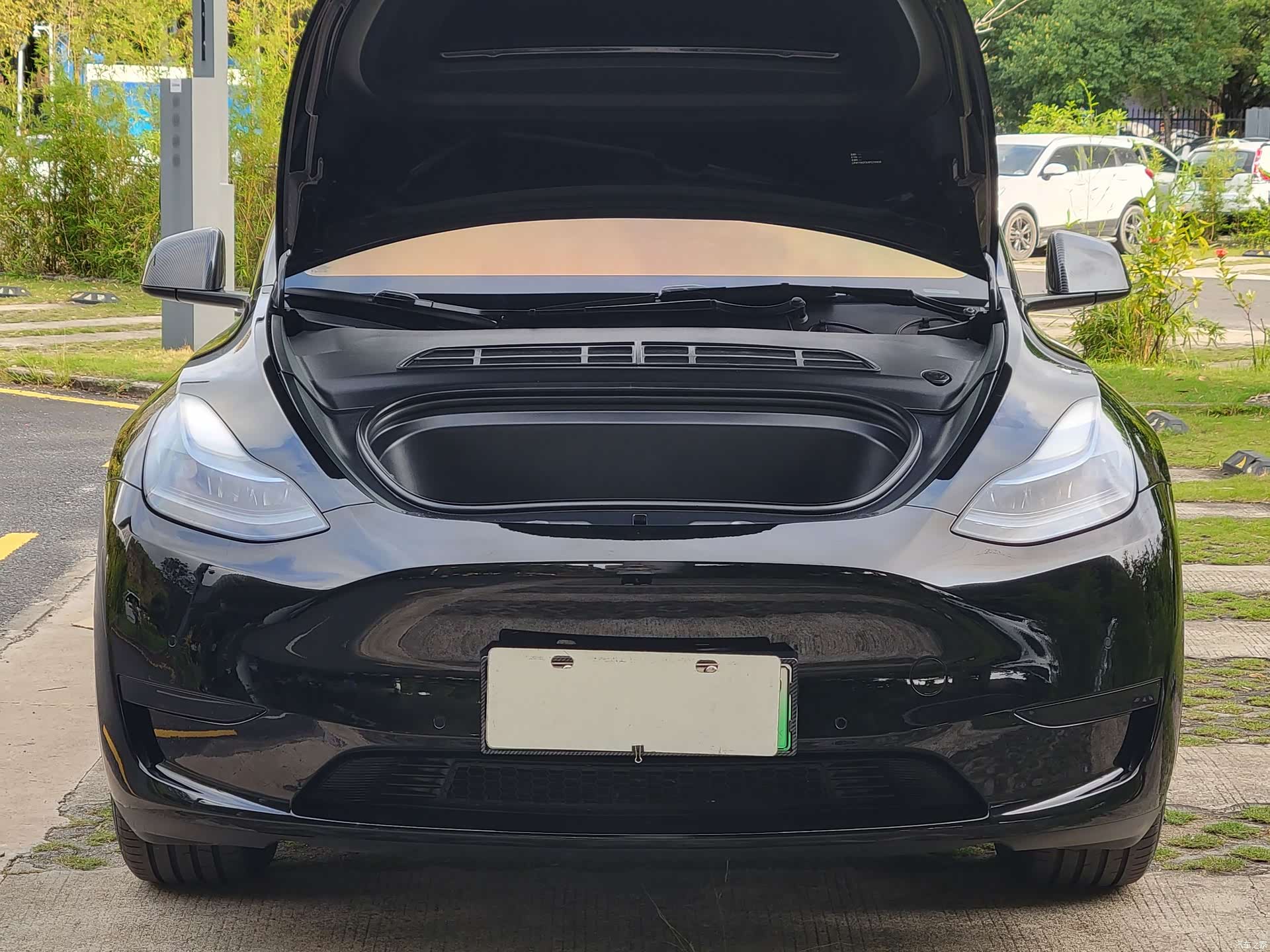Tesla Model Y, 2023 все фото