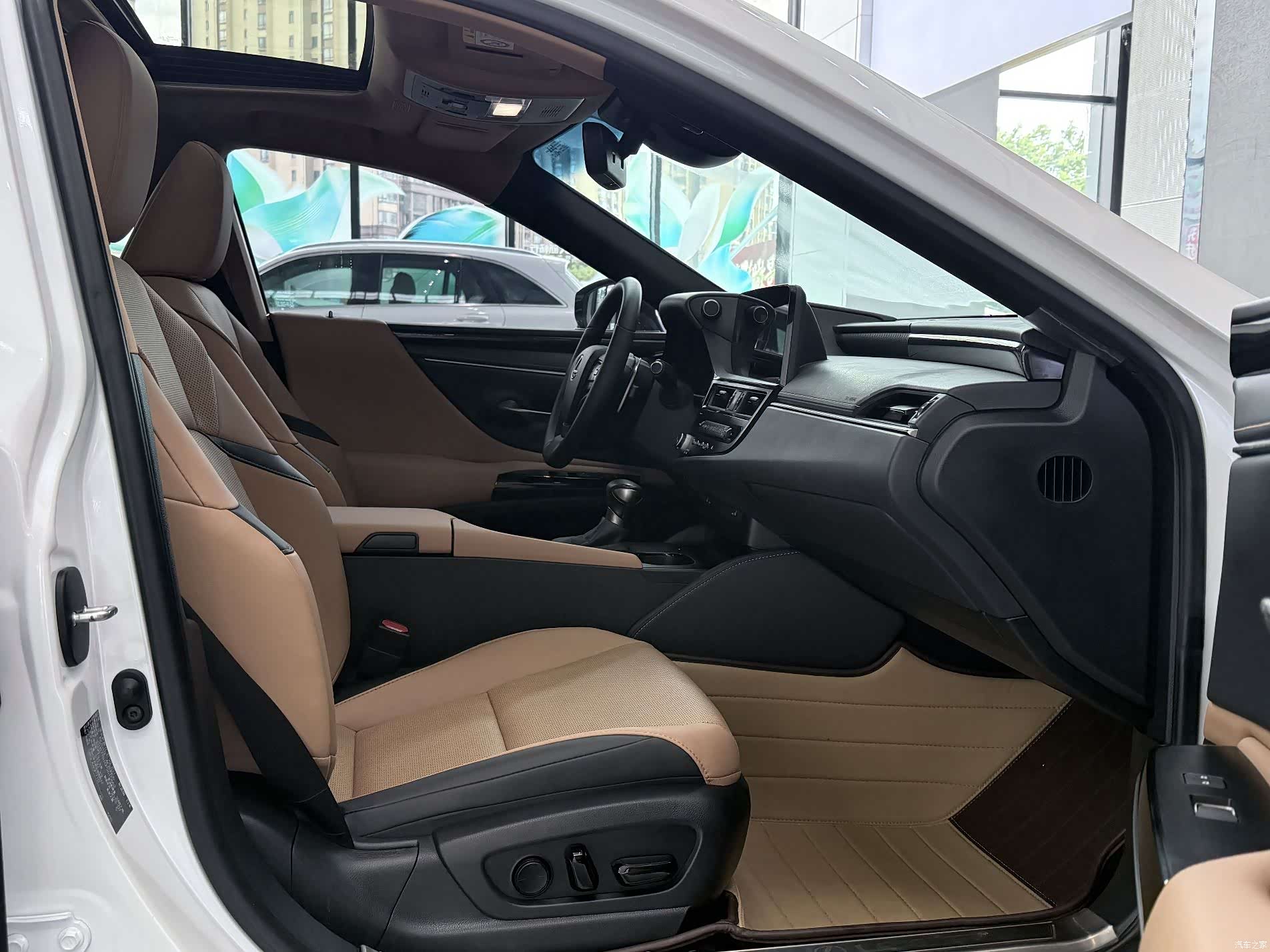 Lexus ES, 2023 10