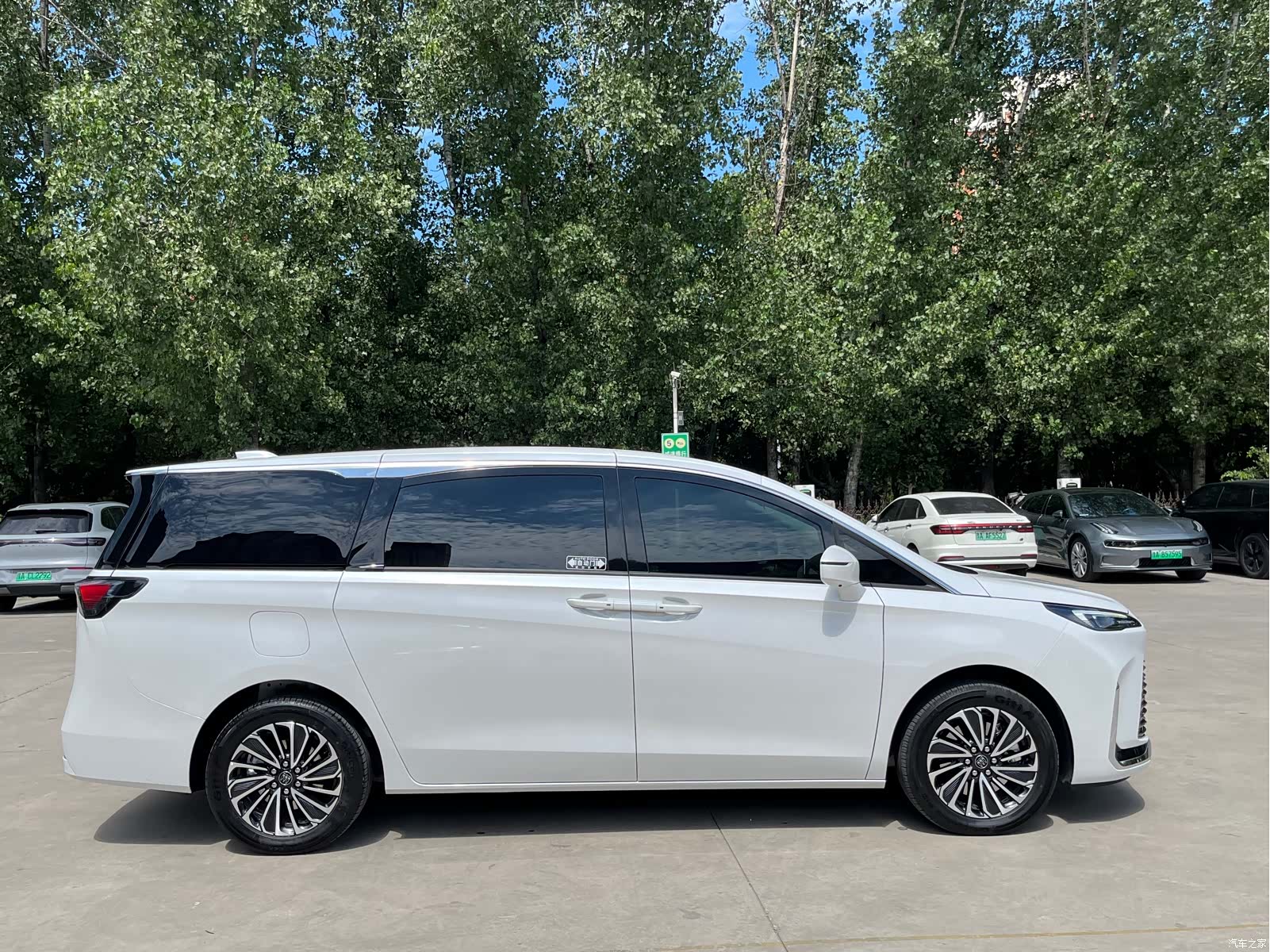 Buick GL8, 2025 8