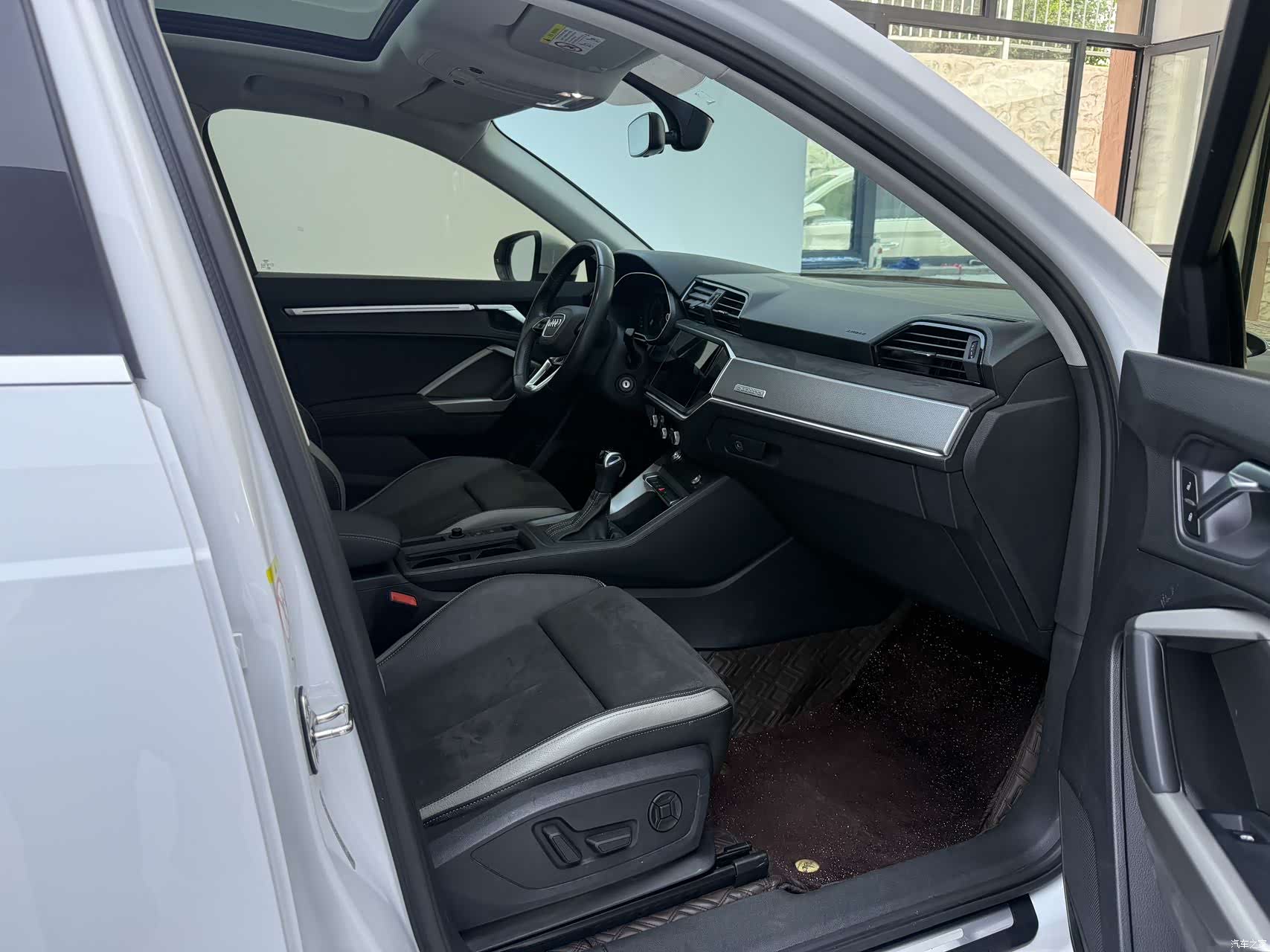 Audi Q3, 2022 10
