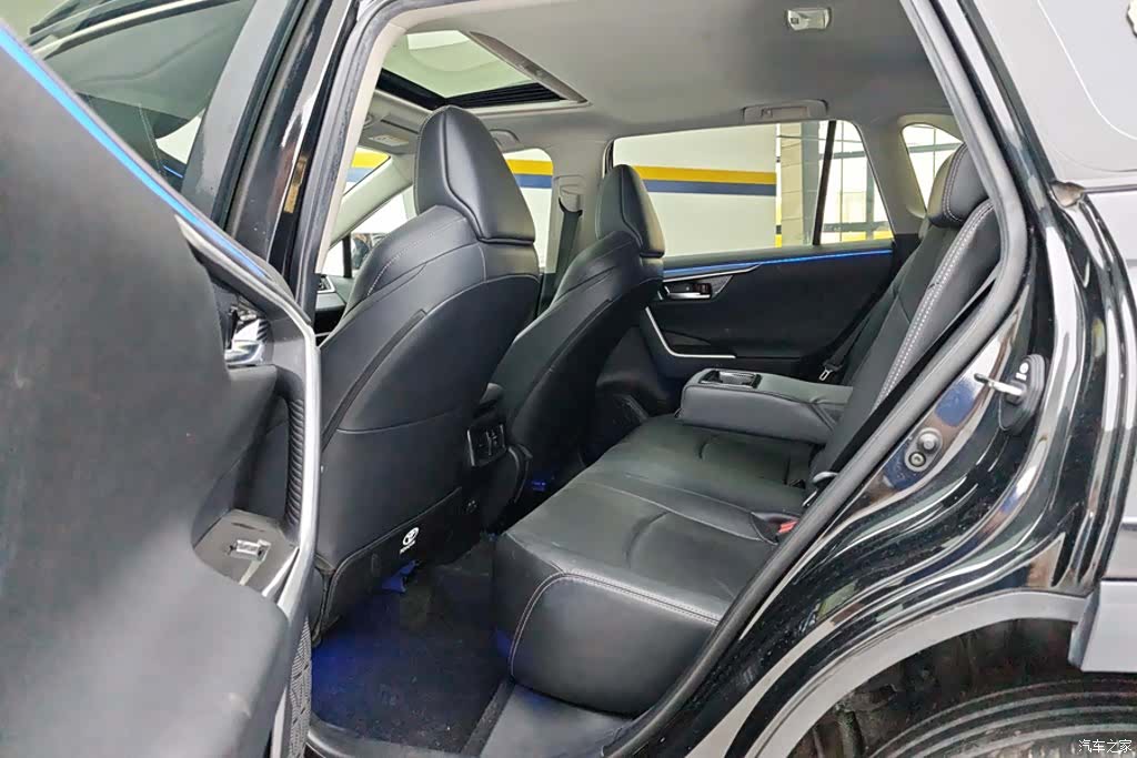 Toyota Wildlander, 2022 11
