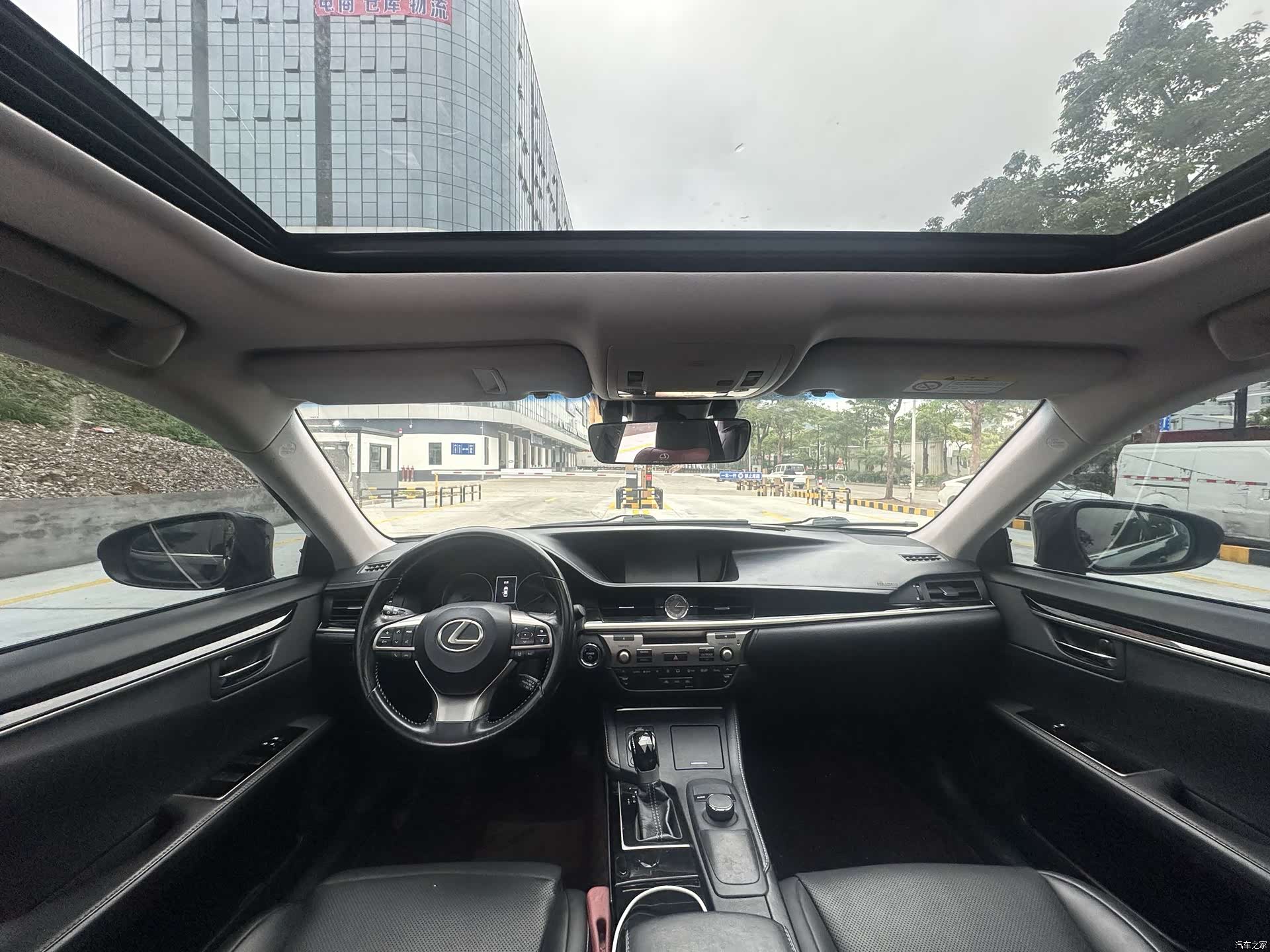 Lexus ES, 2018 все фото