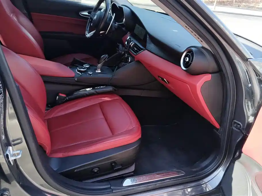 Alfa Romeo Giulia Alfa Romeo Giulia