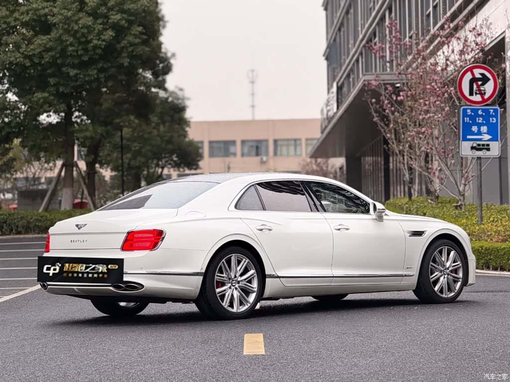 Bentley Flying Spur, 2022 3