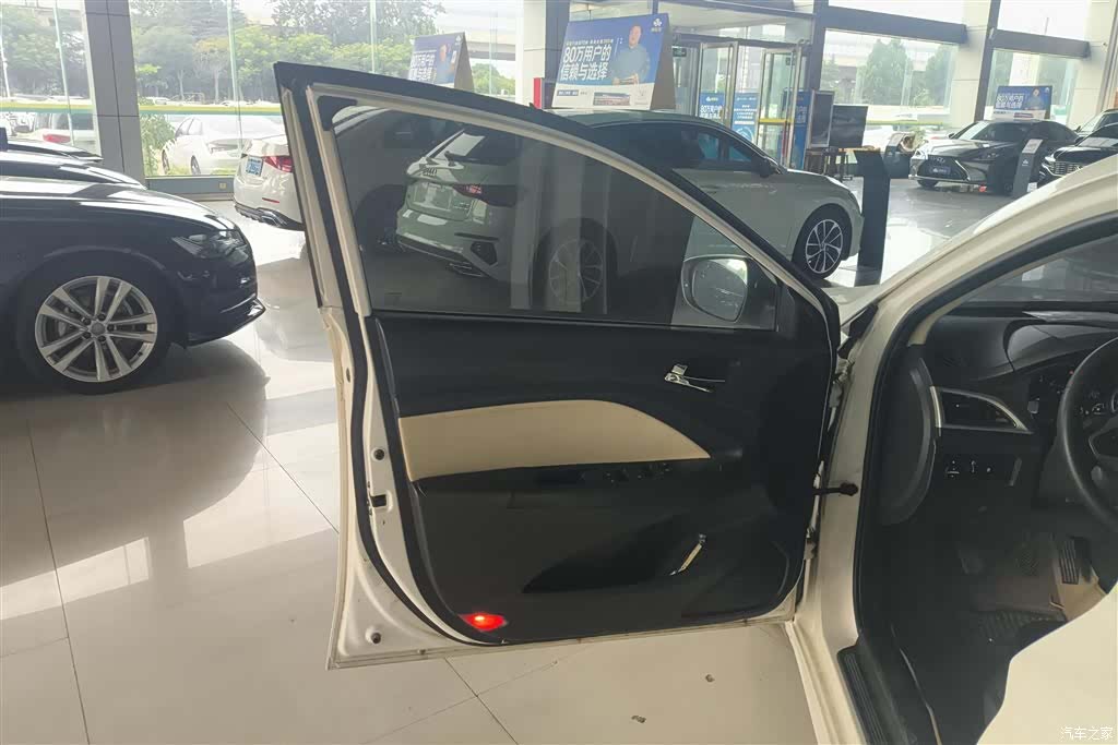 Changan V7, 2015 7