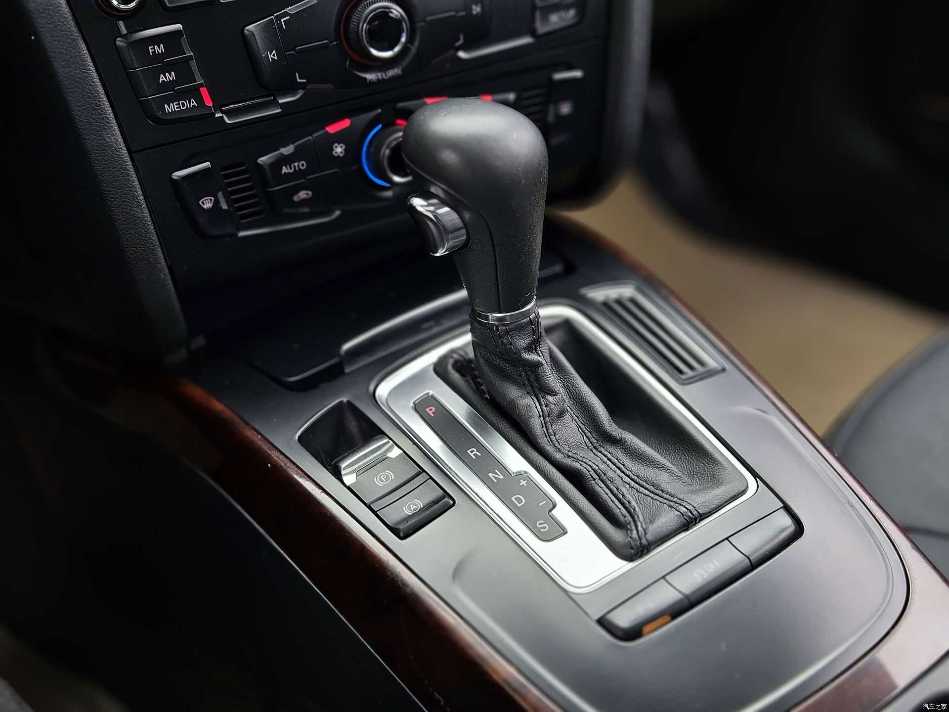 Audi A4L, 2011 15