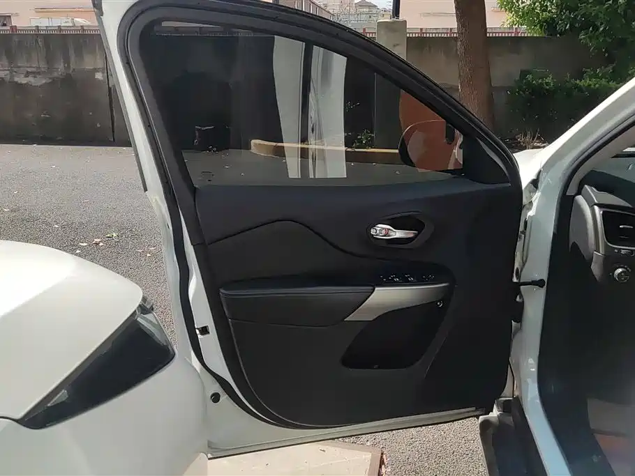 Jeep Free light