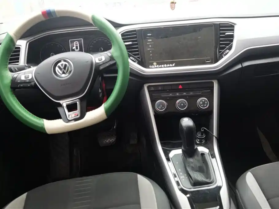 Volkswagen T-ROC exploring Songs