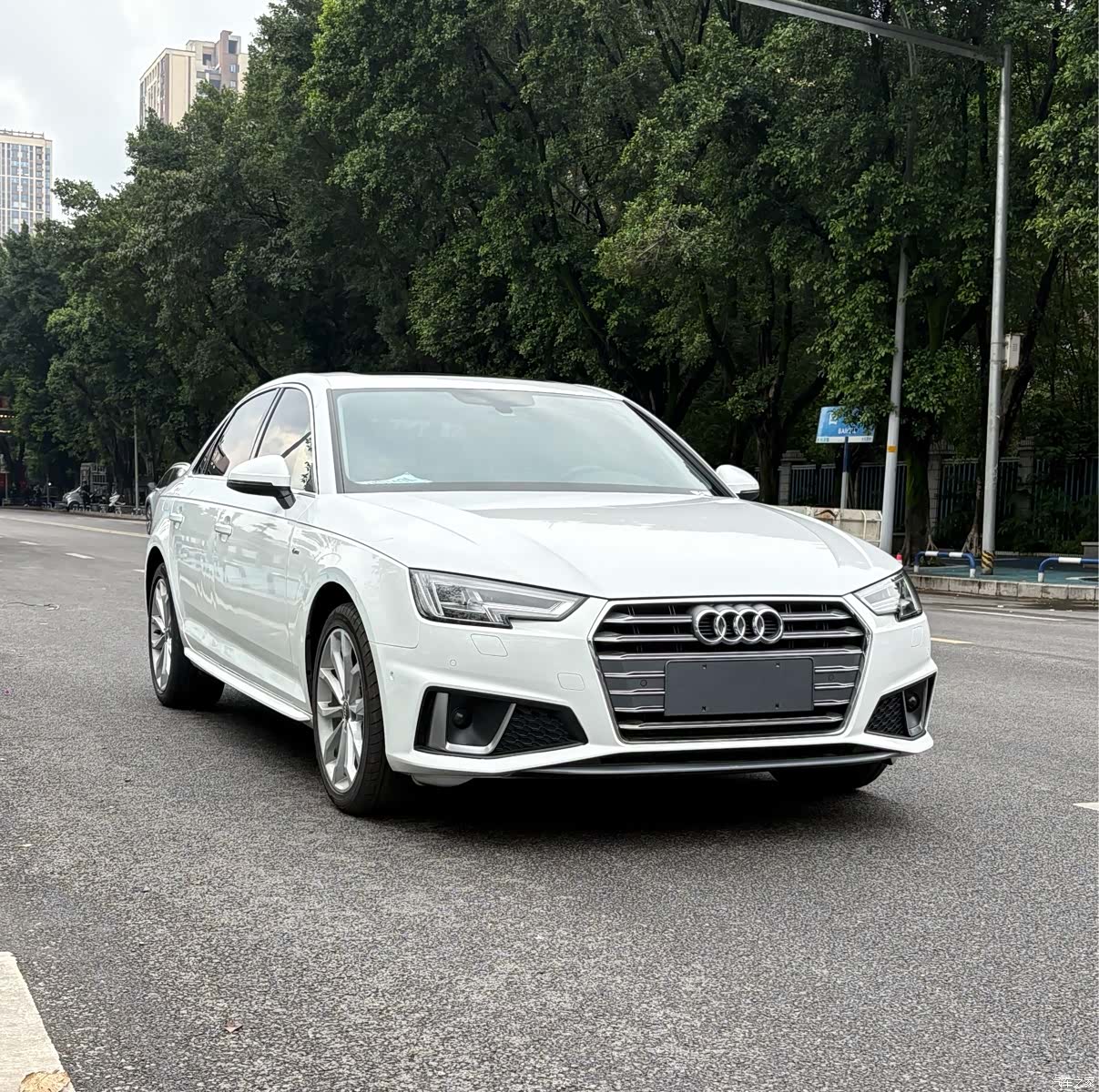 Audi A4L, 2019 3