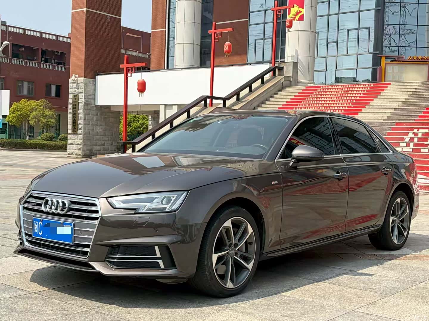 Audi A4L, 2017 1