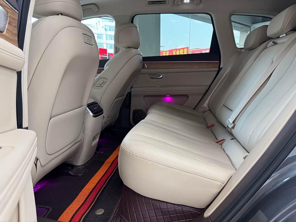 AITO Ask the world M7