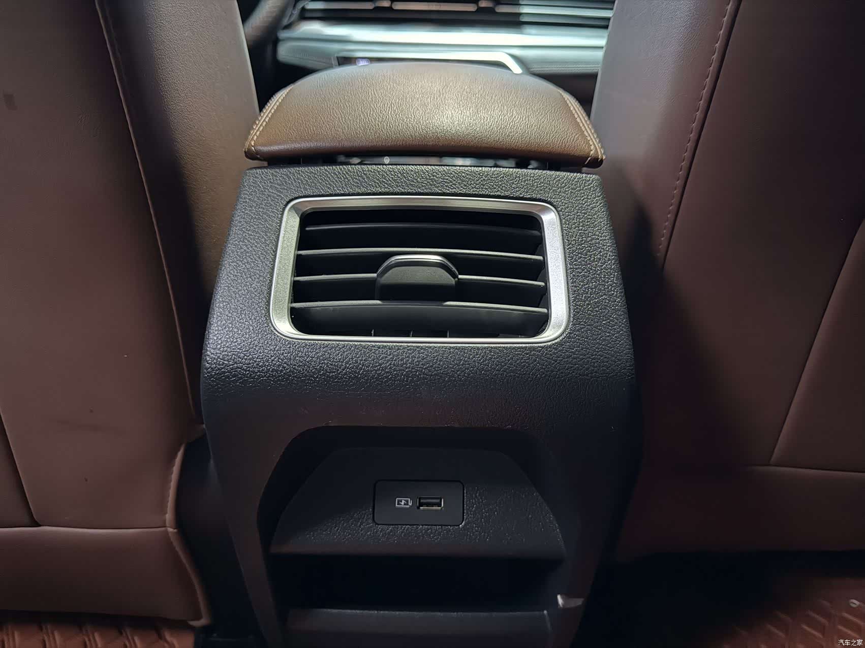 Geely X6, 2022 15
