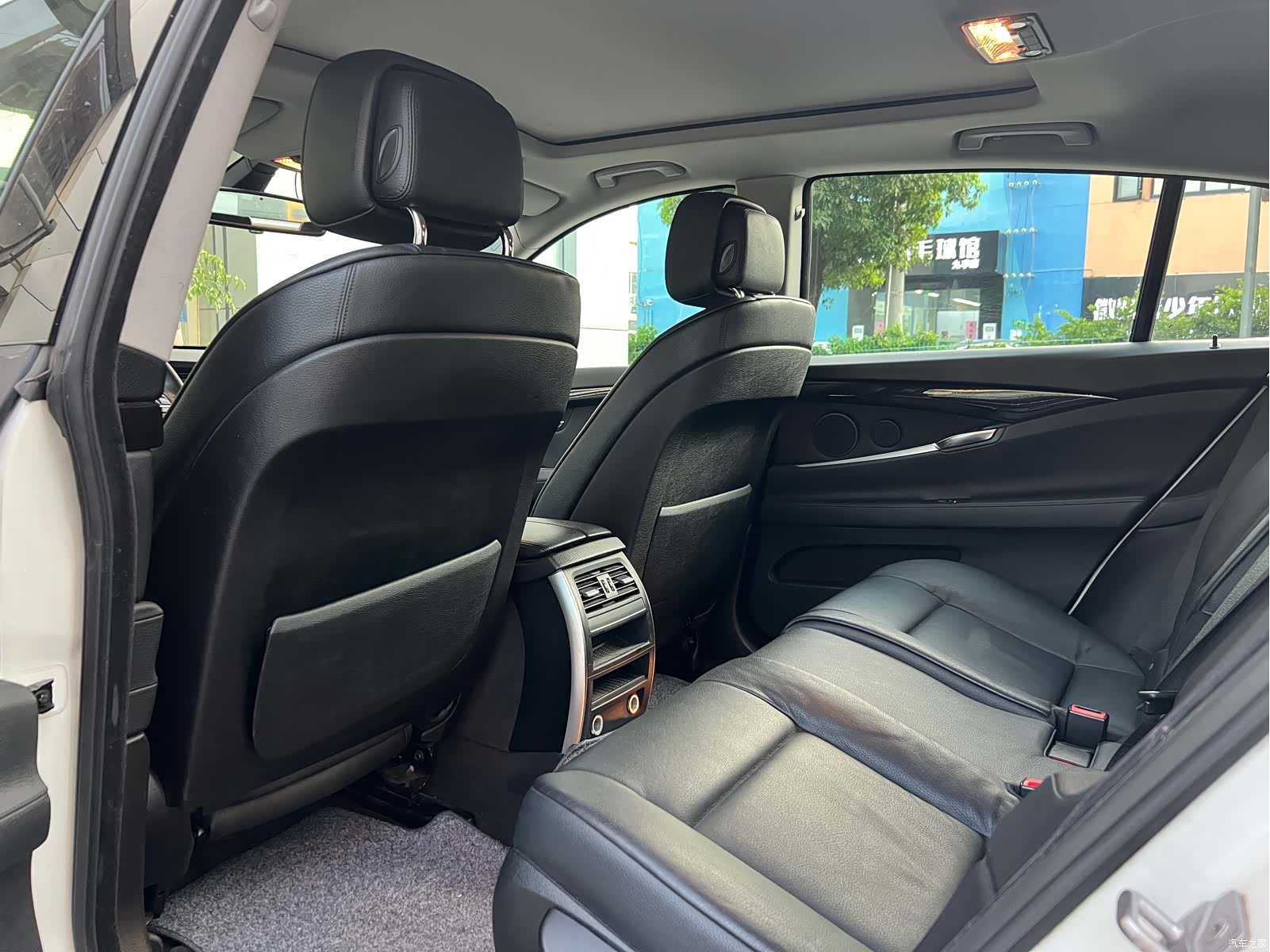 BMW 5 Series, 2011 10