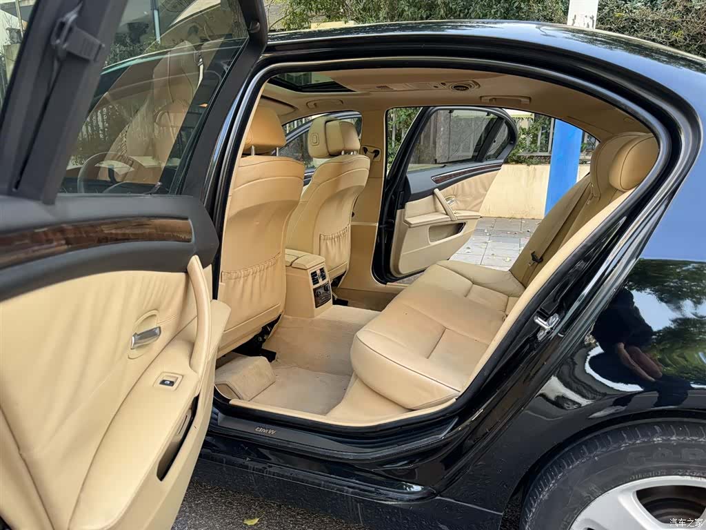 BMW 5 Series, 2010 10