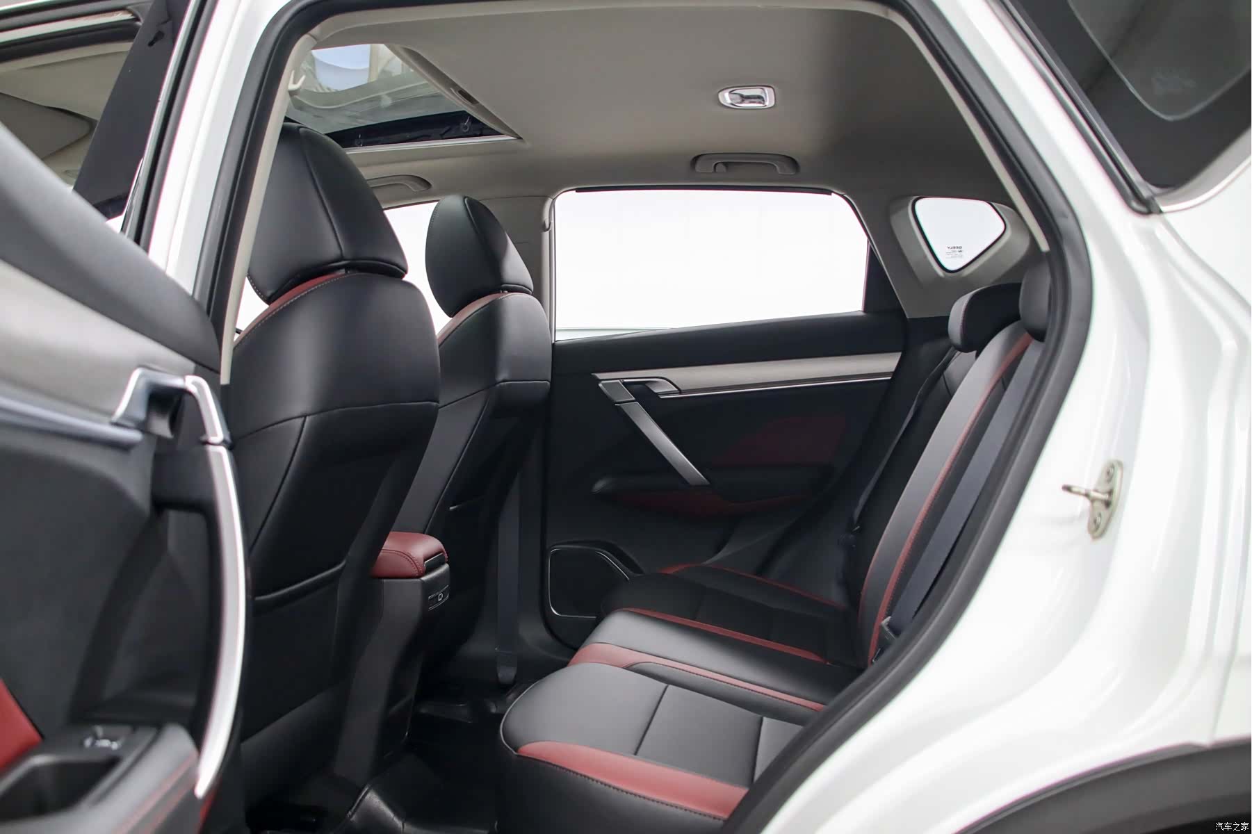 Geely Coolray, 2022 15