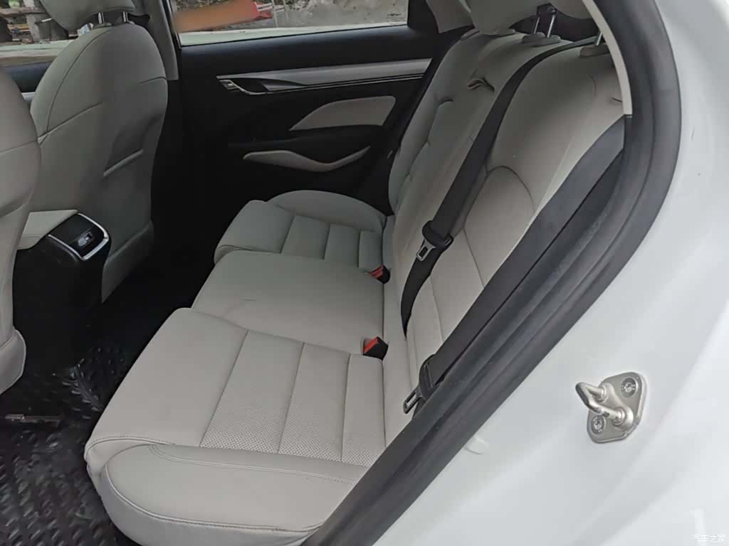 Geely Binray, 2019 17