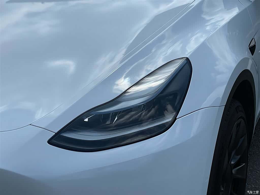 Tesla Model Y, 2023 4