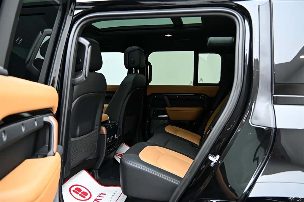 Land Rover Defender, 2024 13