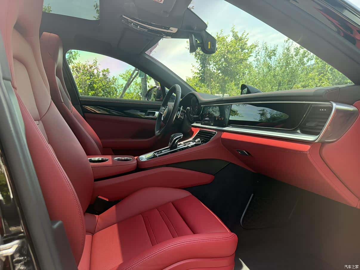 Porsche Panamera, 2023 10