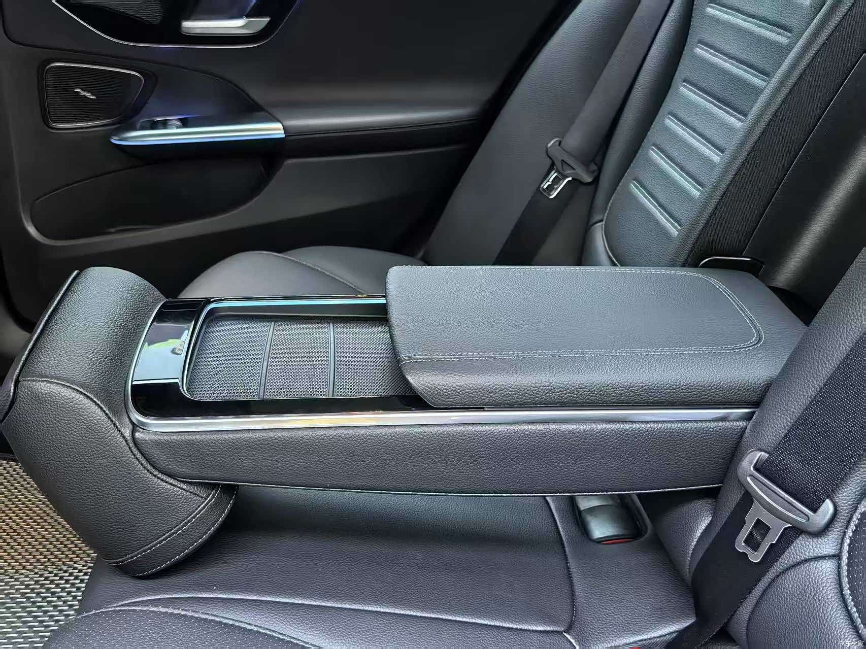 Mercedes-Benz C-Class, 2023 10