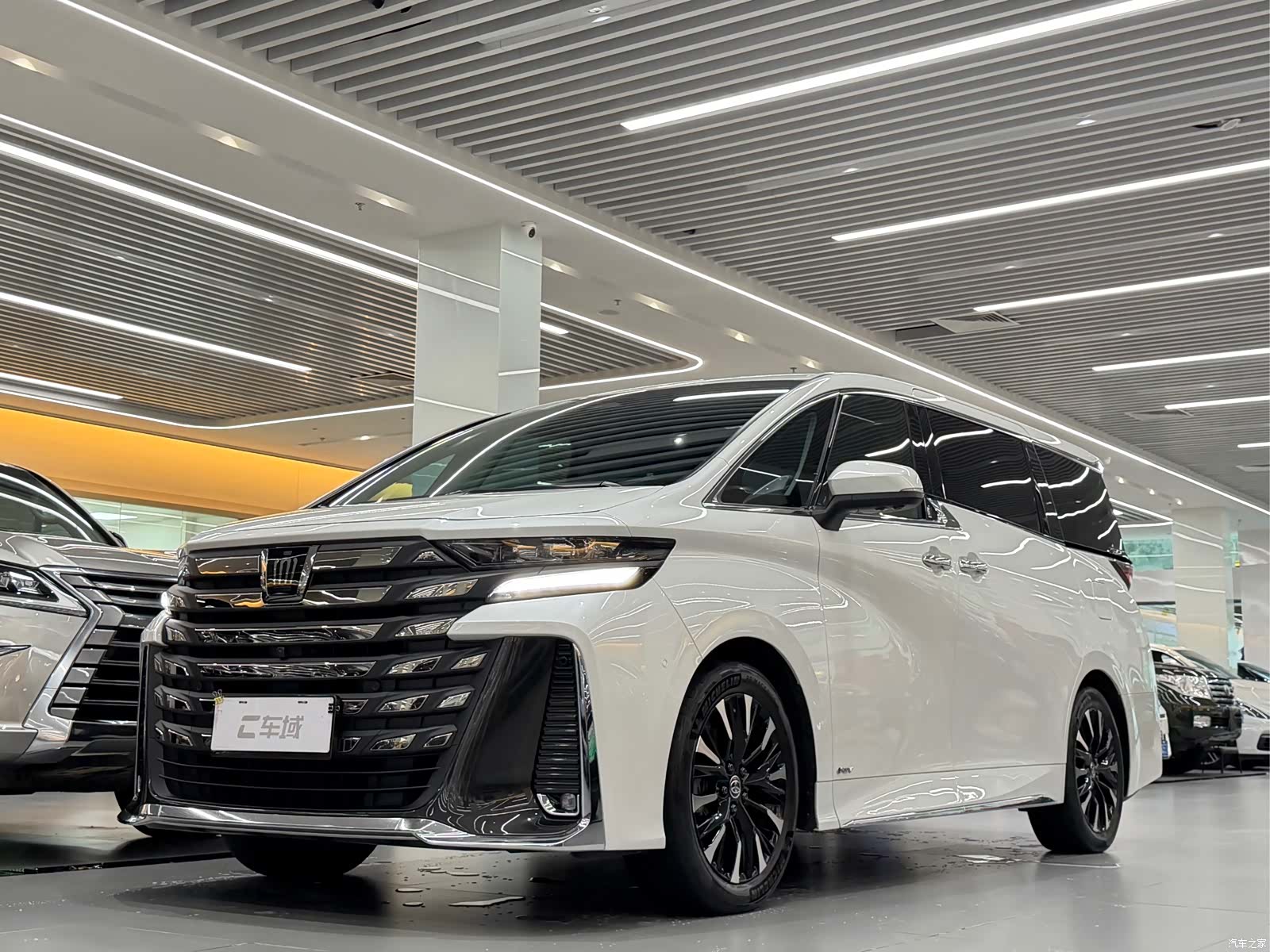 Toyota Vellfire, 2023 1
