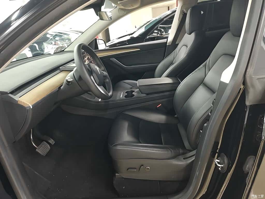 Tesla Model Y, 2022 15