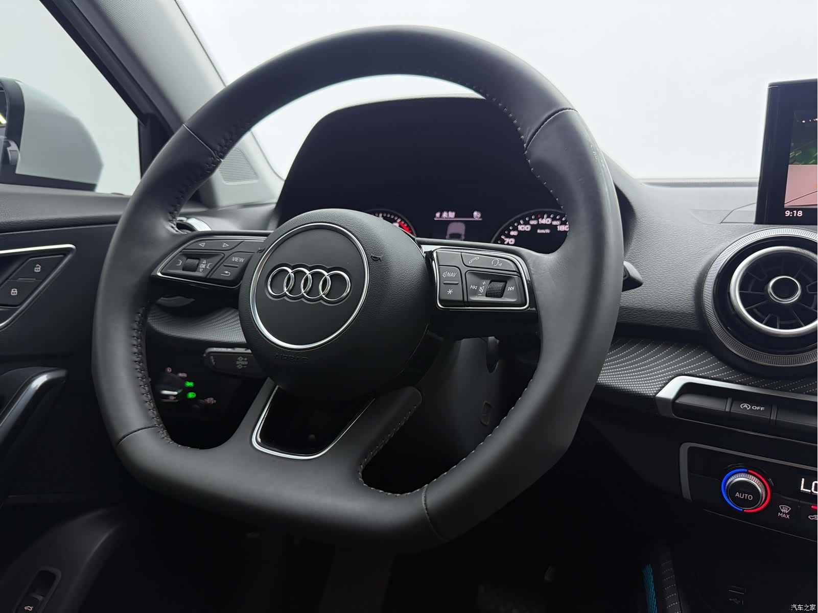 Audi Q2L, 2022 13