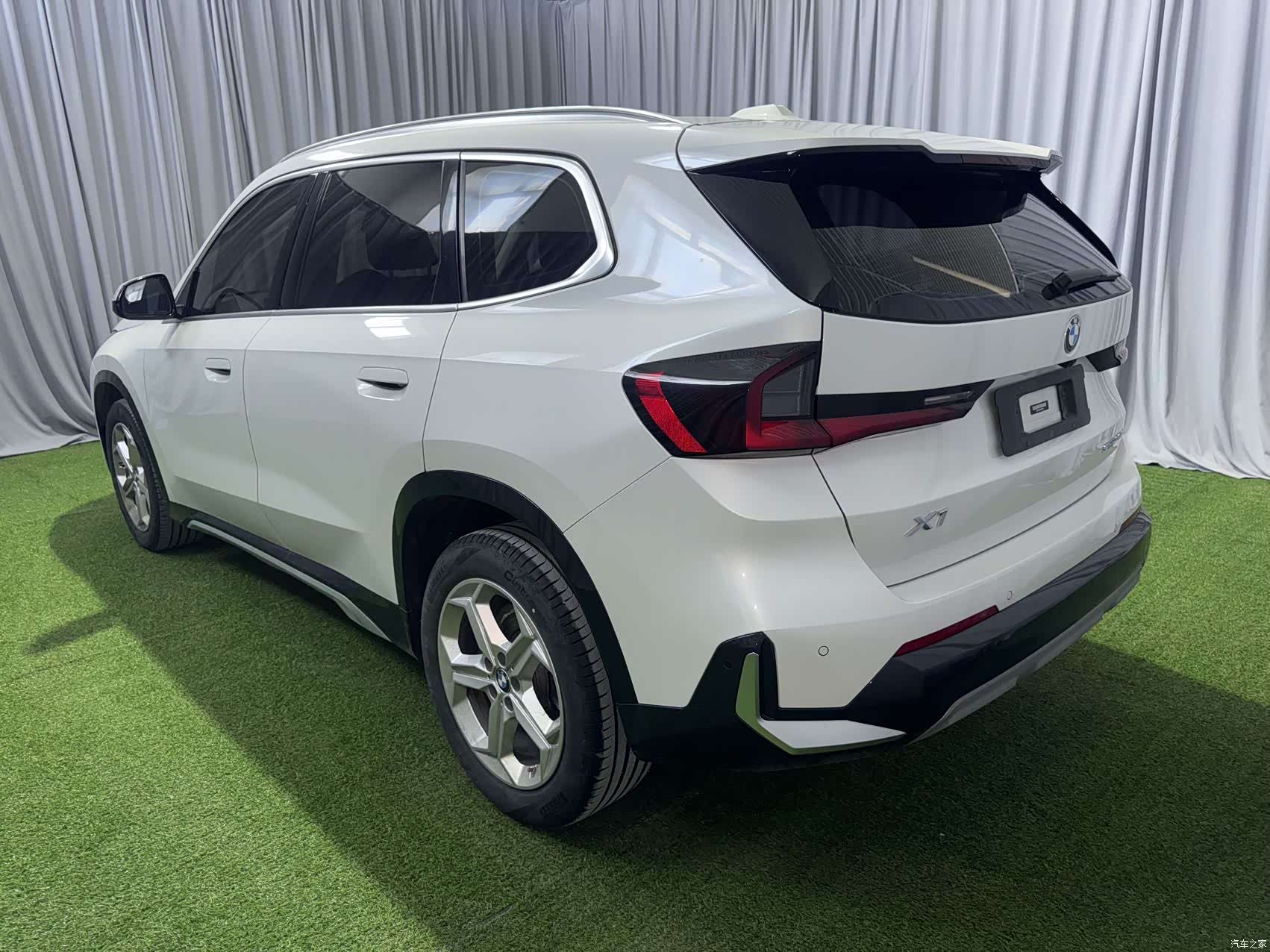 BMW X1, 2023 все фото