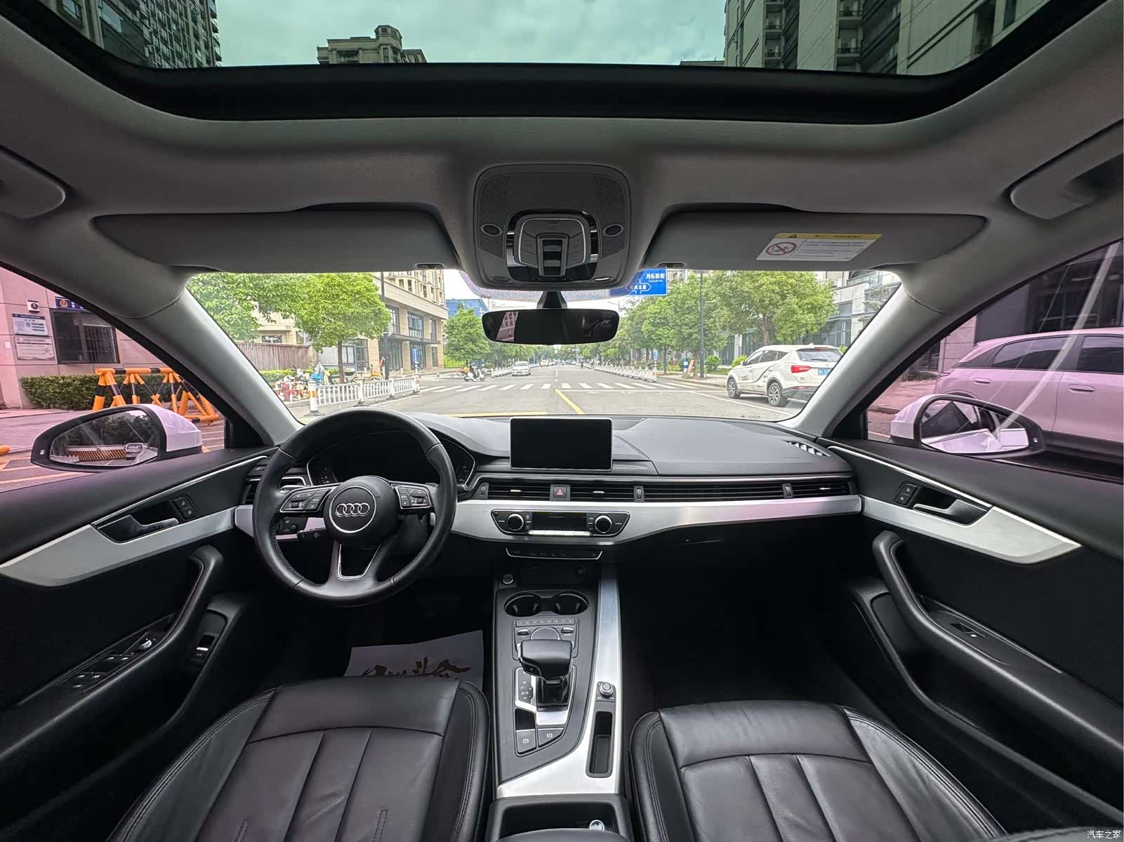 Audi A4L, 2019 все фото