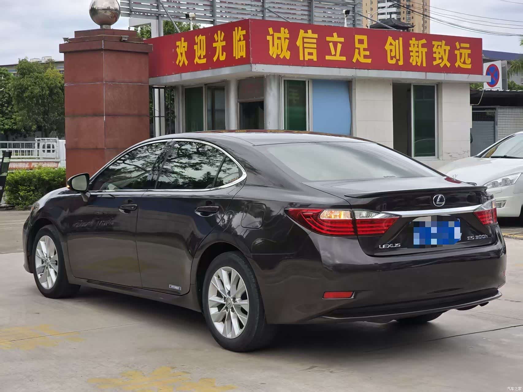 Lexus ES, 2013 3