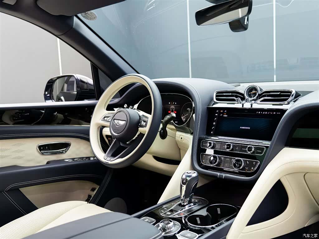 Bentley Bentayga, 2025 17