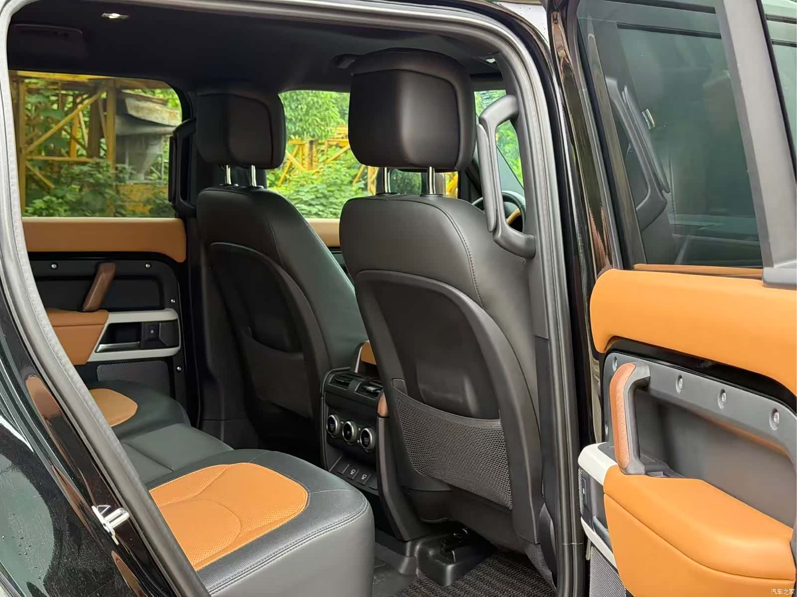 Land Rover Defender, 2024 10