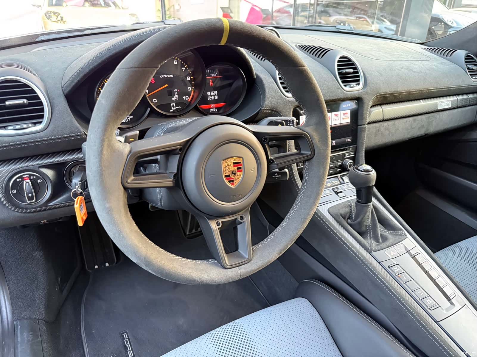 Porsche Cayman, 2024 11