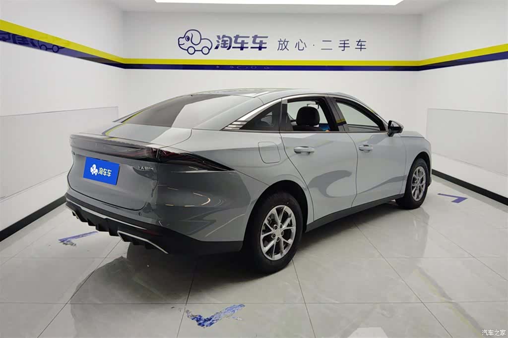Geely Galaxy L6, 2025 3