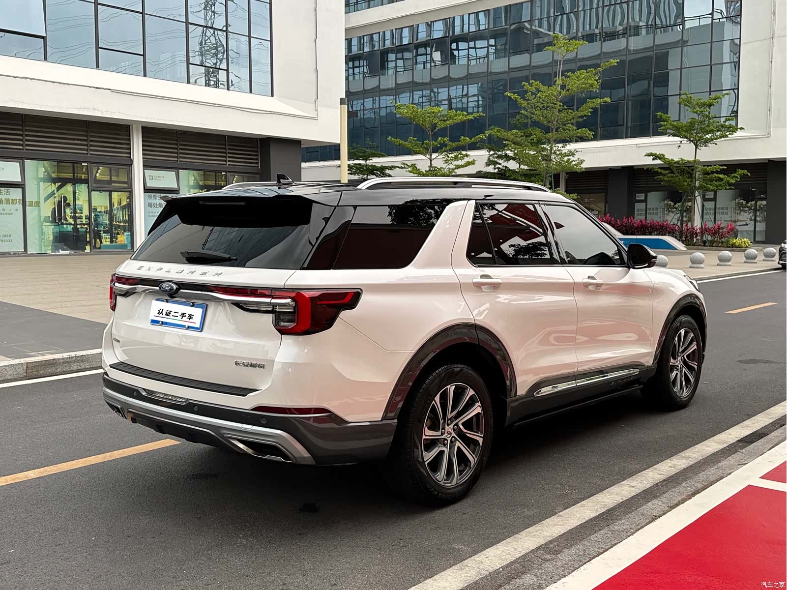 Ford Explorer, 2023 4