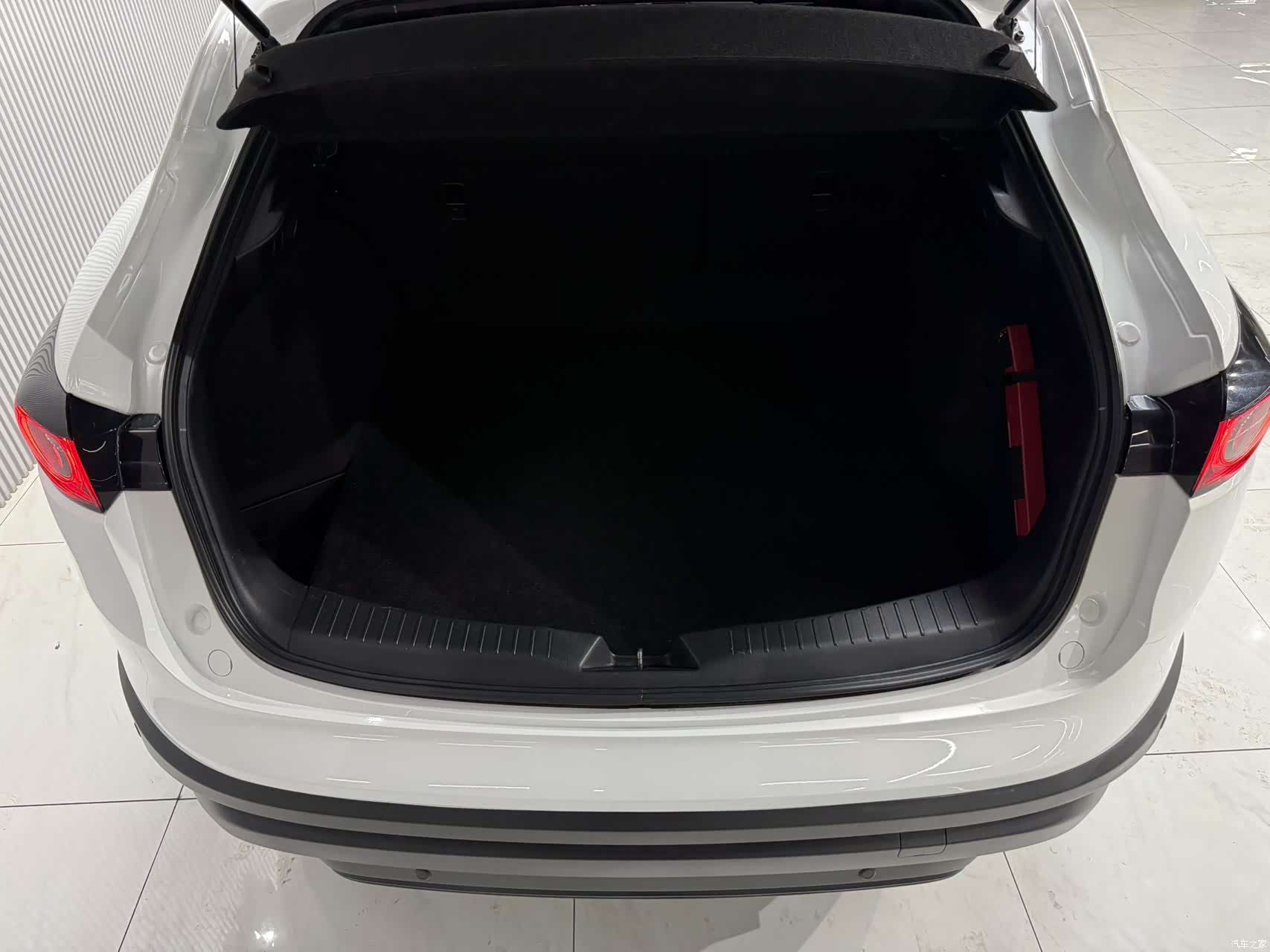 Mazda CX-4, 2023 12