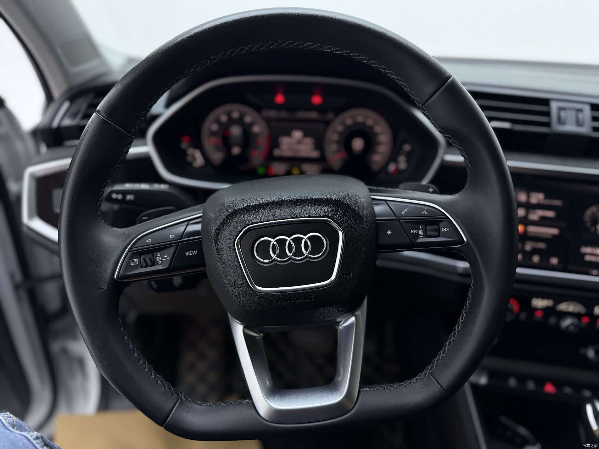 Audi Q3, 2022 10