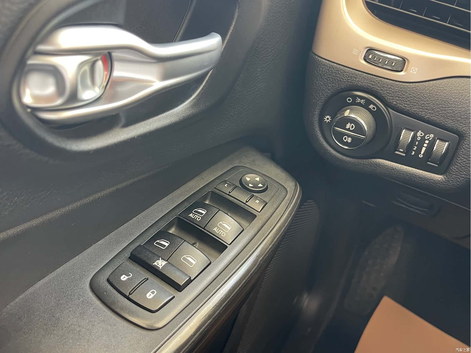Jeep Cherokee, 2018 15