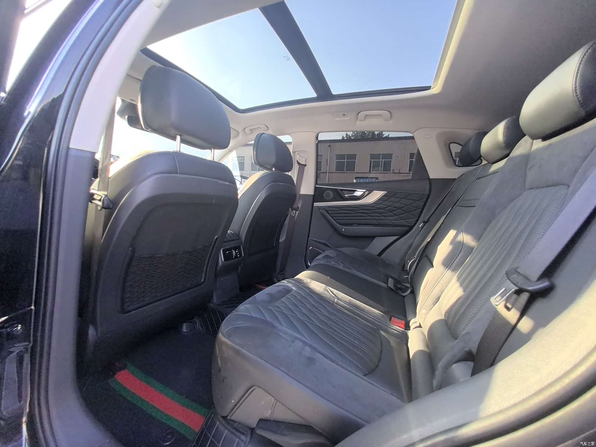Hongqi HS5, 2022 9