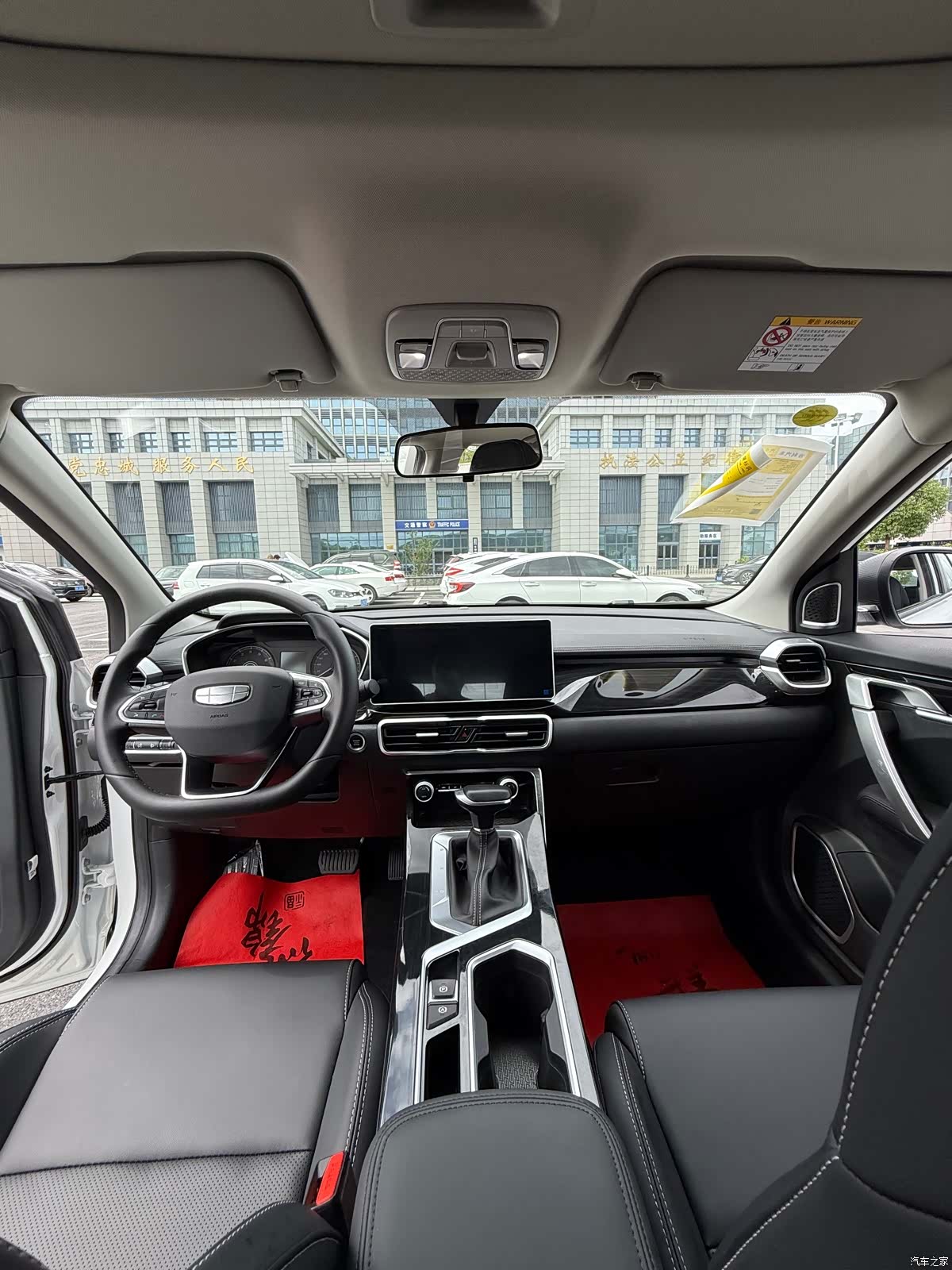 Geely Coolray, 2025 11