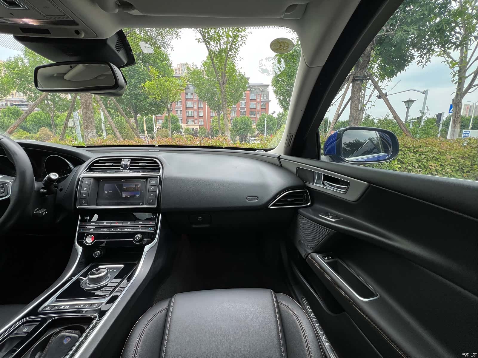 Land Rover XEL, 2018 14