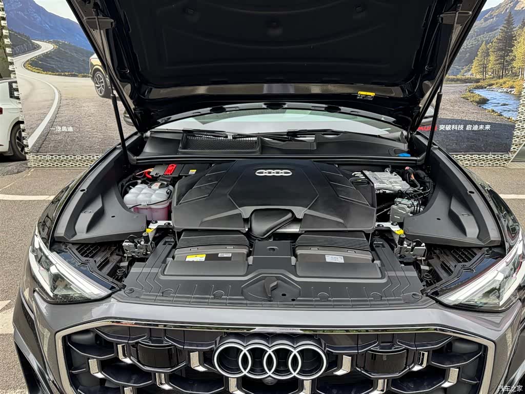 Audi Q8, 2025 6