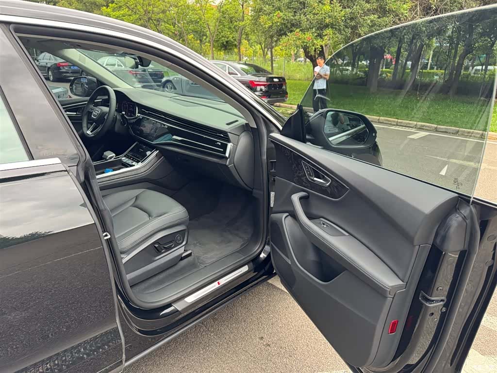 Audi Q8, 2025 27