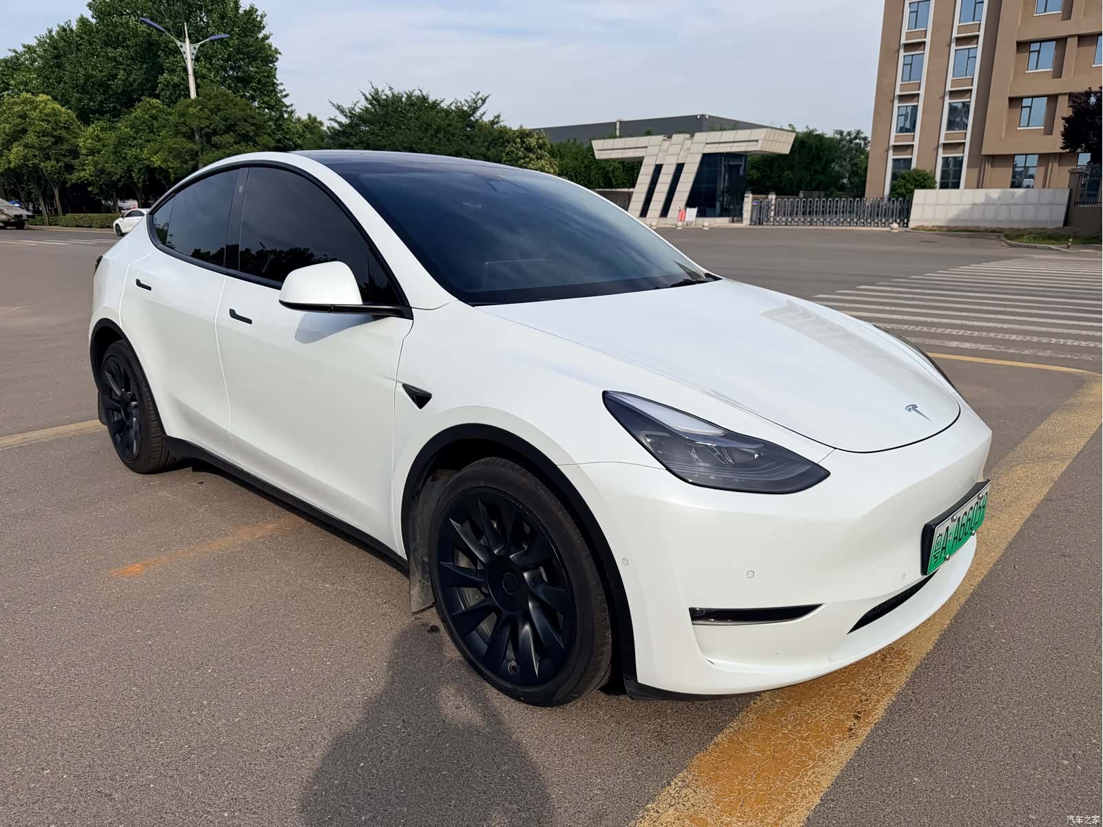 Tesla Model Y, 2022 3
