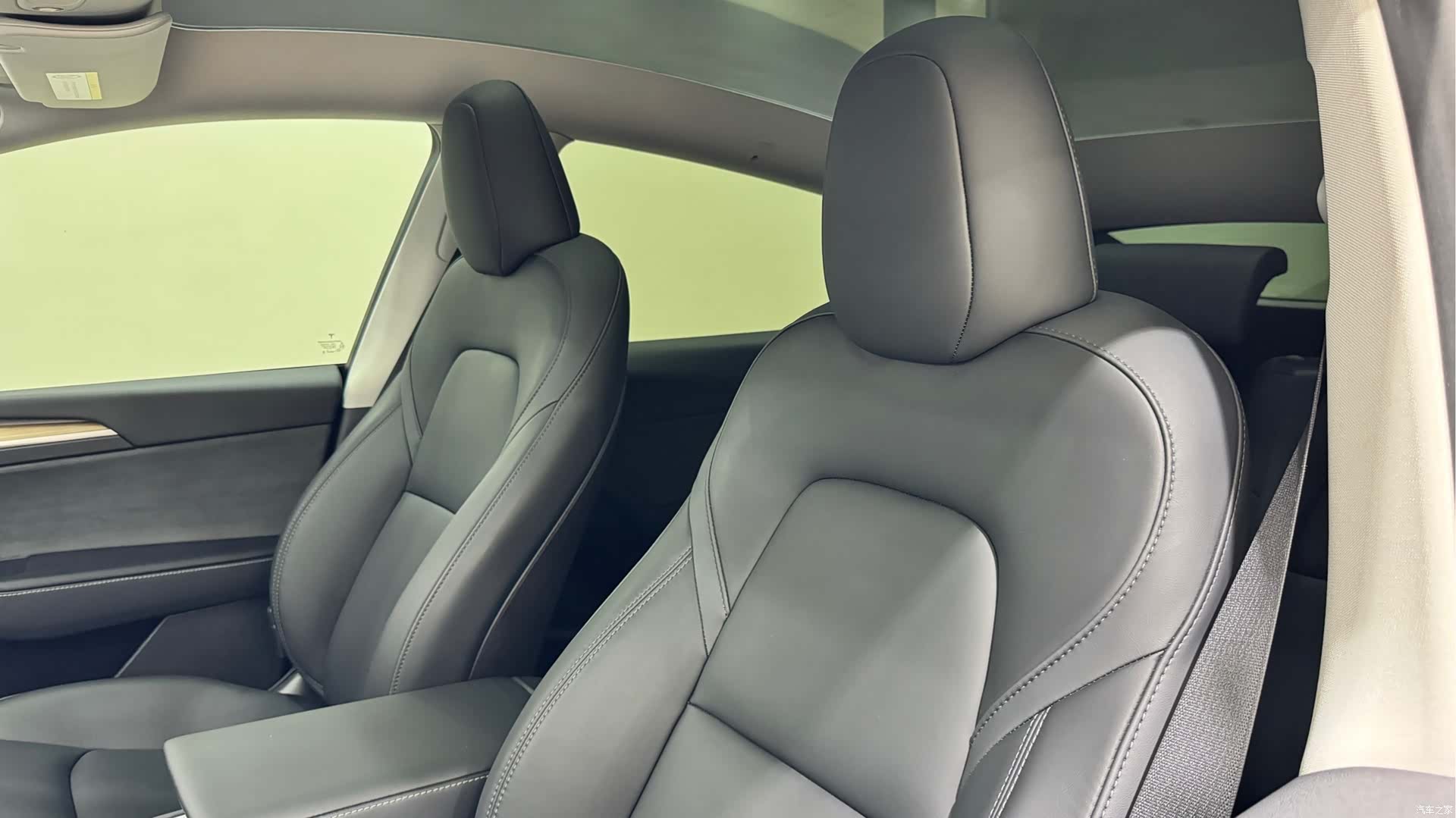 Tesla Model Y, 2023 13