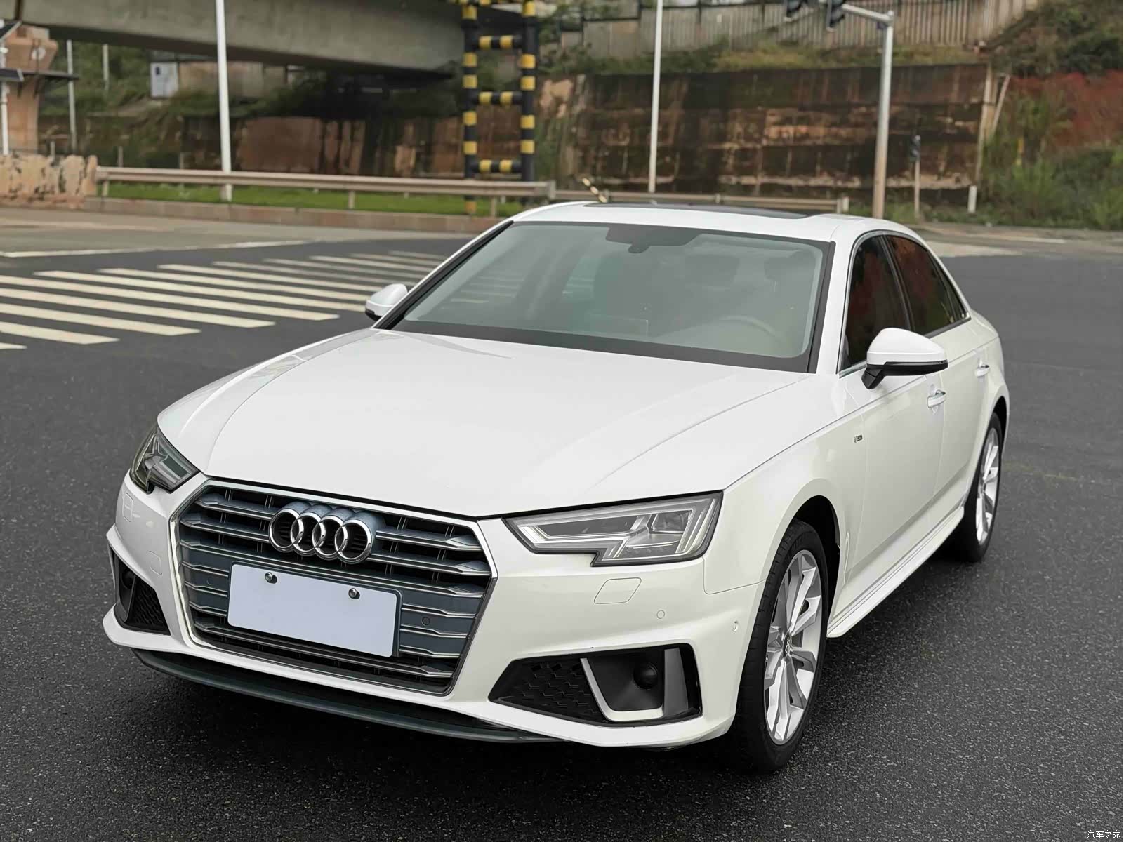 Audi A4L, 2019 1