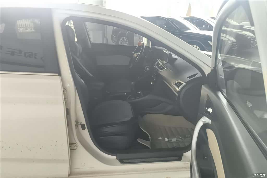 Changan V7, 2015 8