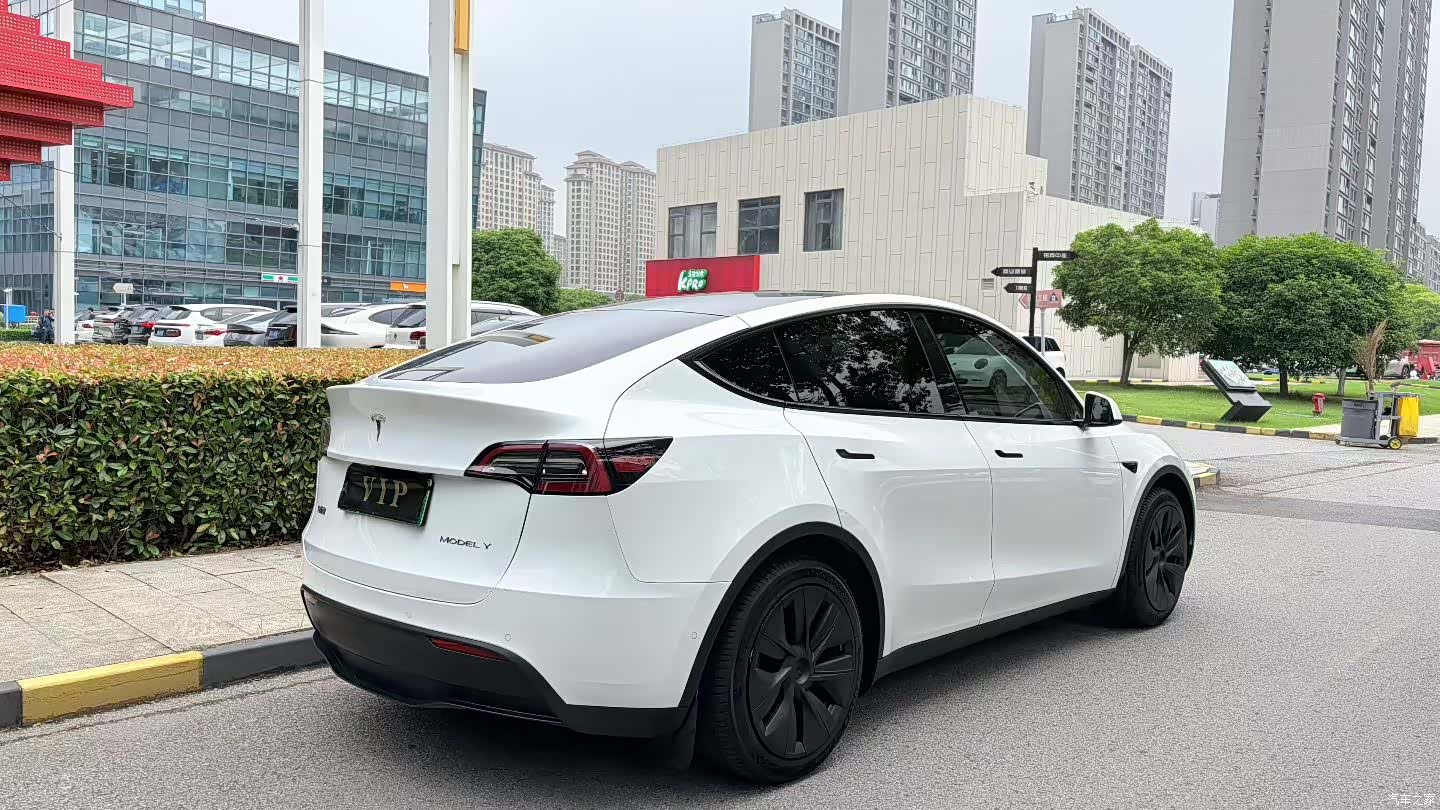 Tesla Model Y, 2022 все фото