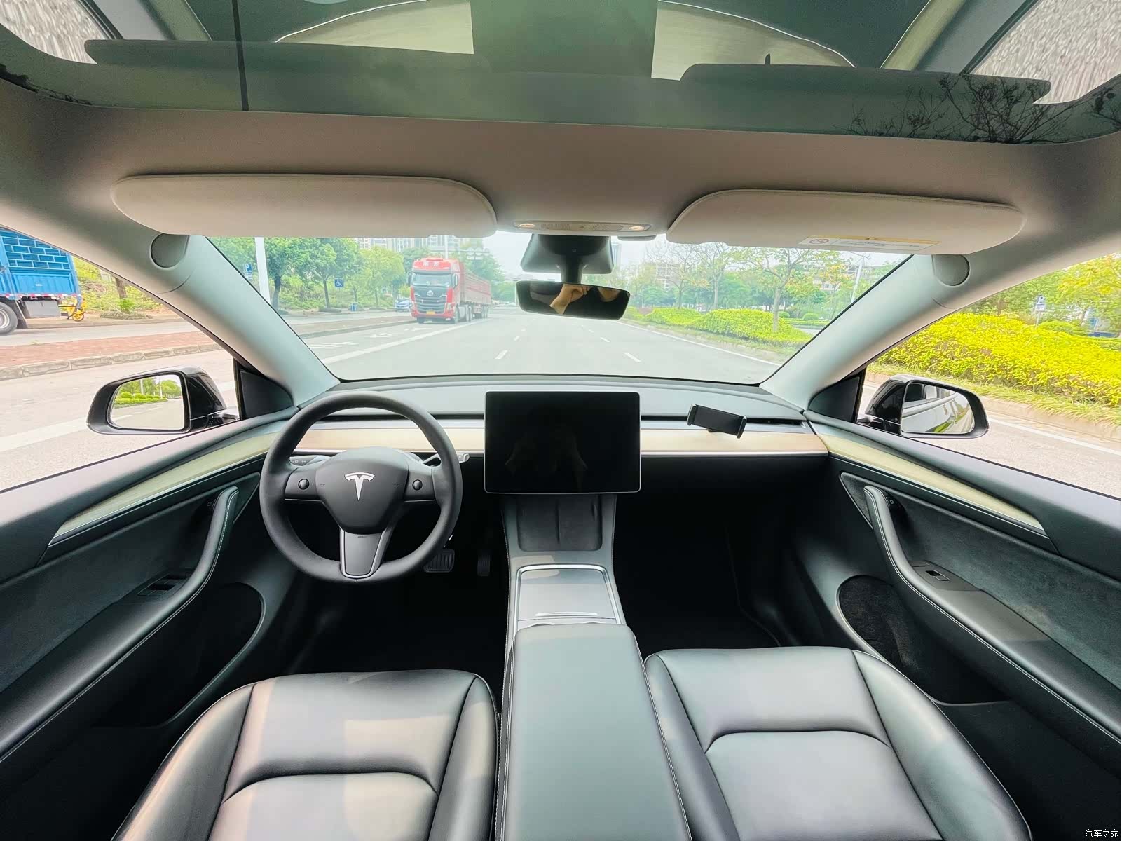 Tesla Model Y, 2022 17