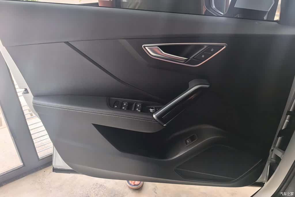 Audi Q2L, 2023 7
